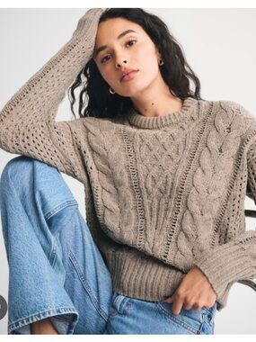 NWT Abercrombie Textural Stitch Cable Crew Sweater Medium